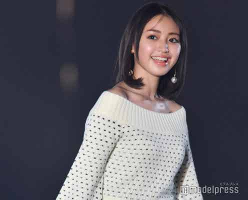 香音、オフショルニットワンピで美デコルテ披露 笑顔弾ける<TGC 北九州 2022>