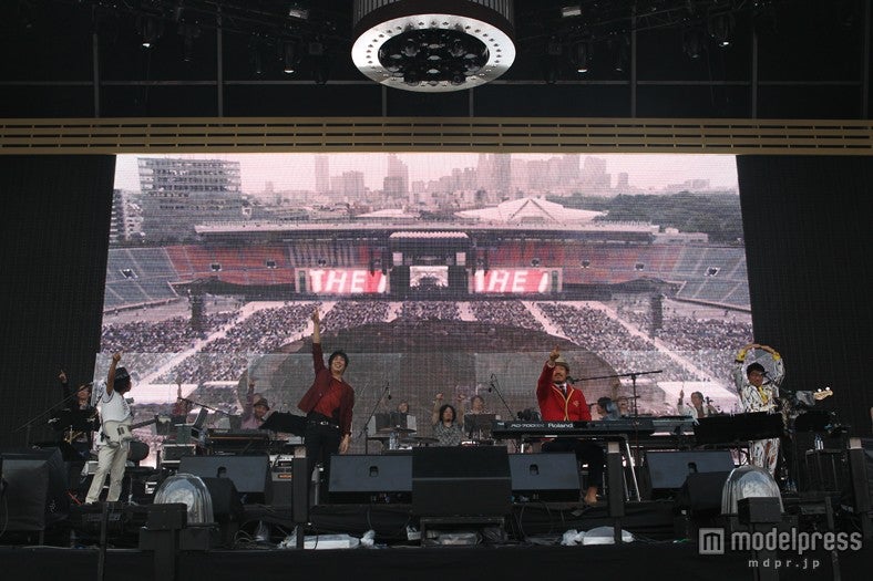 ライブパフォーマンスをしたスキマスイッチ