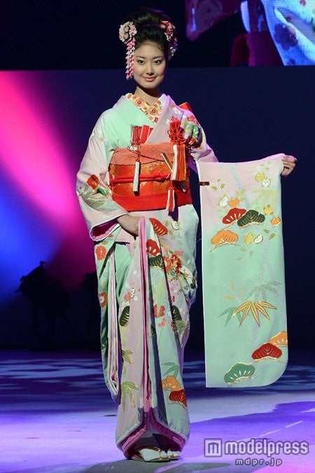 モデルガールズの尾花貴絵