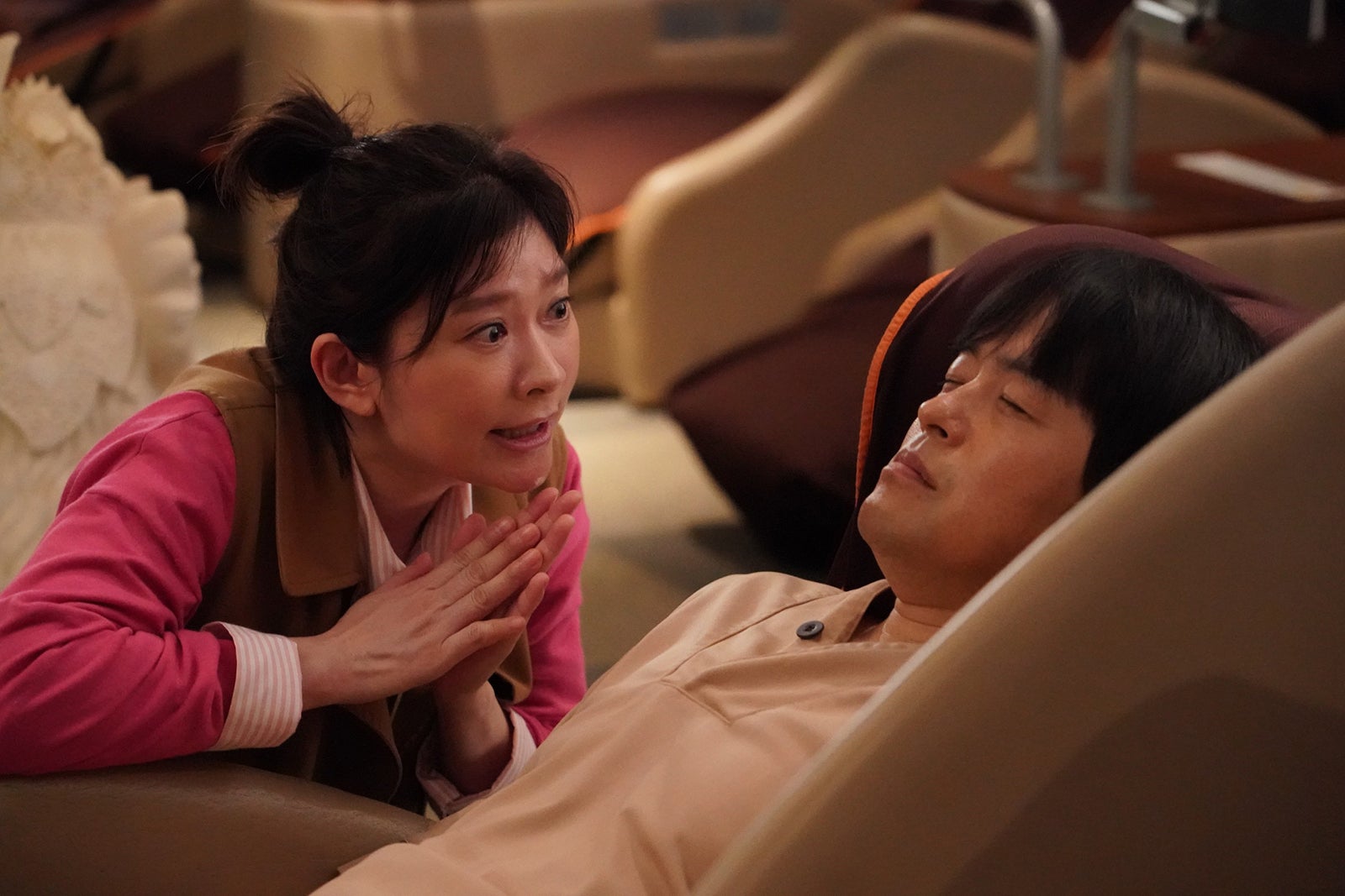 【イップス 第1話】ミコ（篠原涼子）＆森野（バカリズム）、サウナで事件遭遇