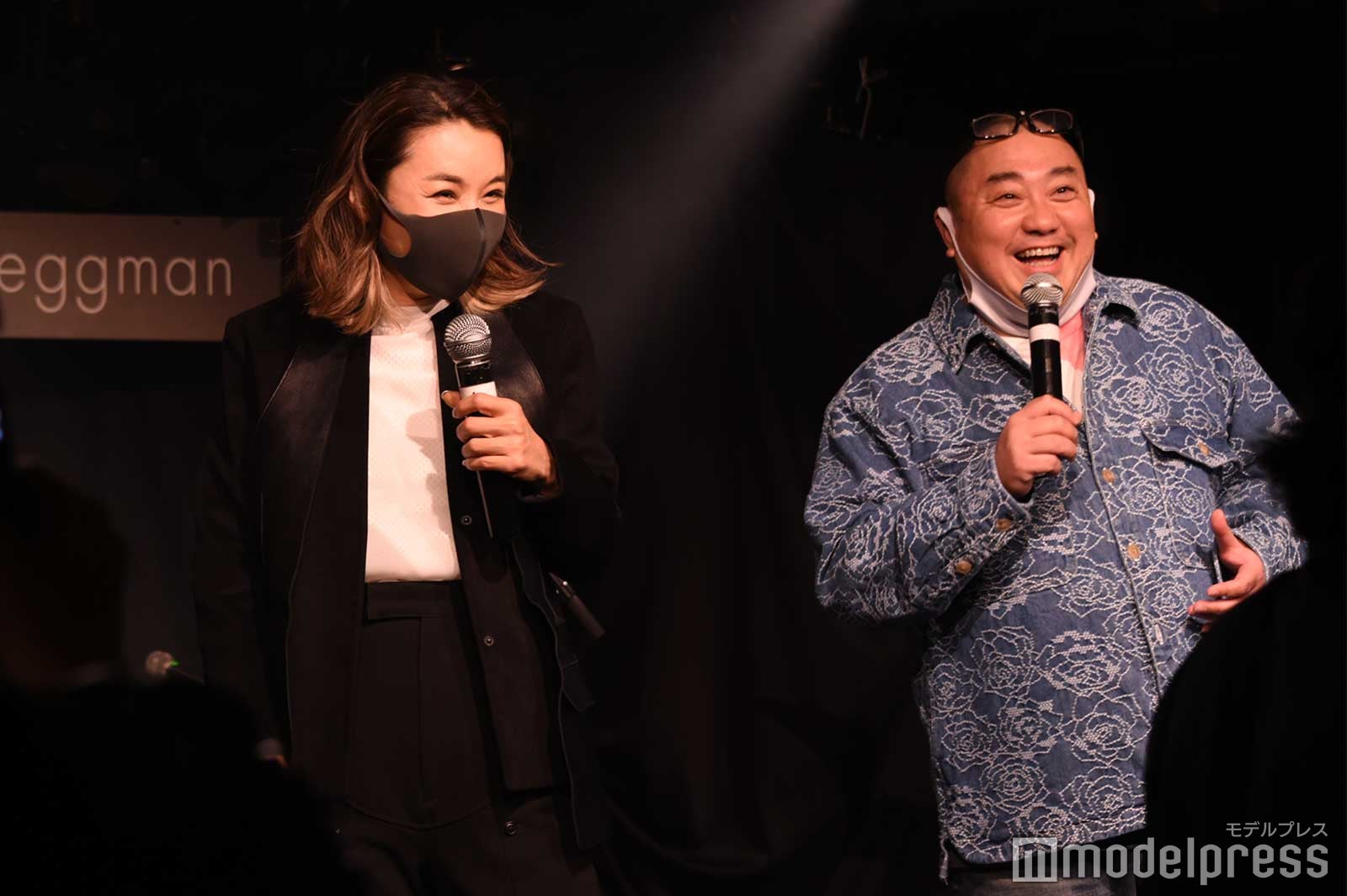 リハーサル中の鈴木紗理奈、山本圭壱 （C）モデルプレス