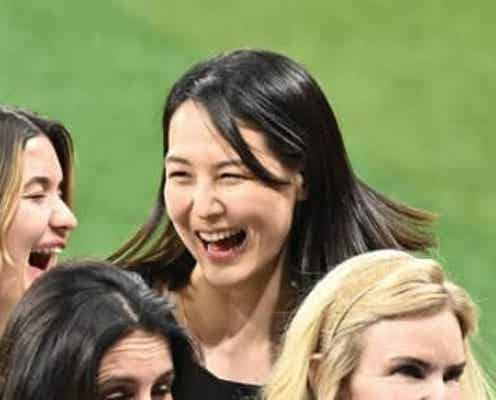 ドジャース奥さま会 真美子さんが中央で優しい笑み「フリーマンの奥様がいつも一緒にいてくれる」恒例の集合写真公開