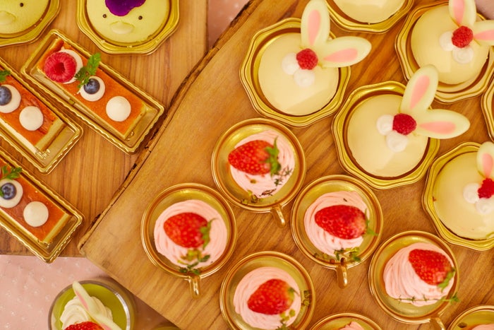 アリスのフラワーティーパーティー～不思議の国のイースターガーデン～／画像提供：ベストブライダル