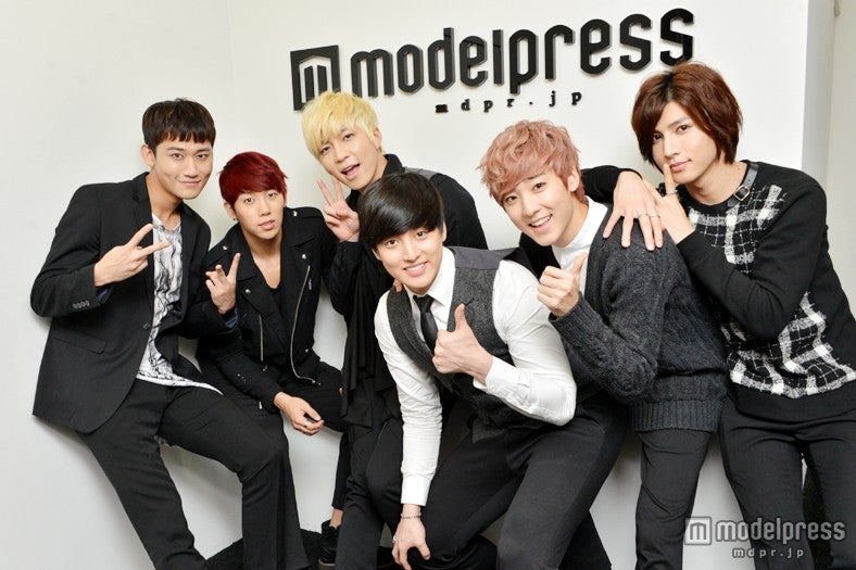 U-KISS（左から：AJ、フン、スヒョン、イライ、ケビン、キソプ）
