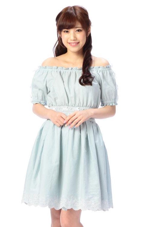 デニムオフショルワンピース「LIZ LISA」7,948円(税込)