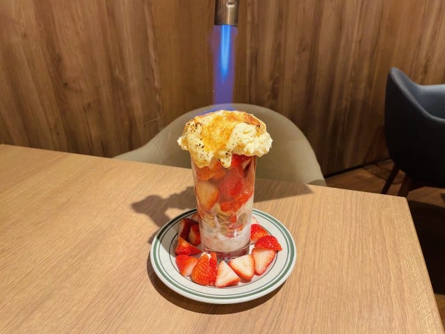 今季がラストチャンス！挑戦してみたい「エベレスト級のいちごパフェ」