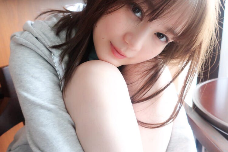 乃木坂46生田絵梨花 美脚がまぶしい 写真集オフショット300連投に反響 インターミッション モデルプレス 乃木坂46生田絵梨花 美脚がまぶしい 写真集オフショット300連投に反響 インターミッション モデルプレス