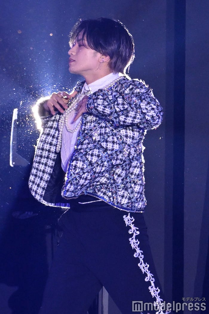 照らされてきらめきを増す中島健人(C)モデルプレス