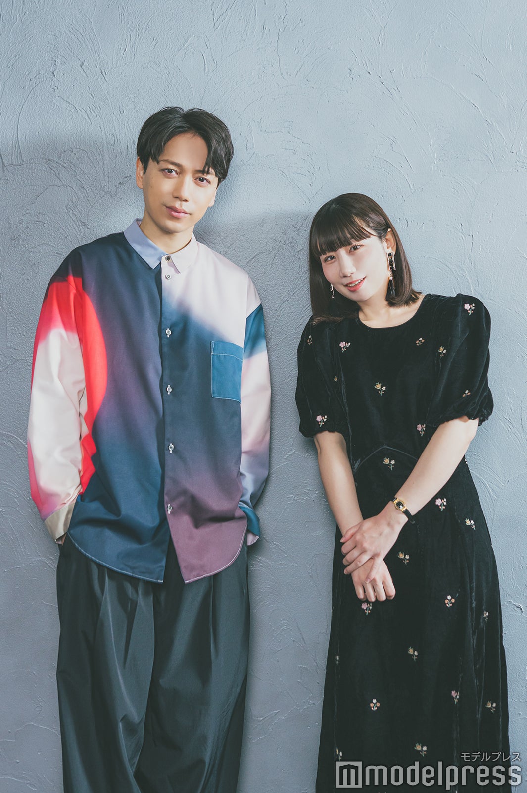 （左から）山崎育三郎、根本宗子（C）モデルプレス