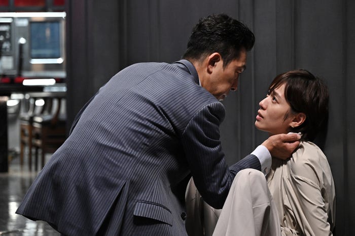 北村有起哉、戸田恵梨香「リブート」最終話(C)TBS