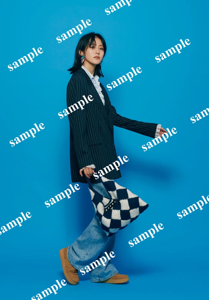 土生瑞穂/星野書店限定特典ポストカード/撮影:三瓶康友