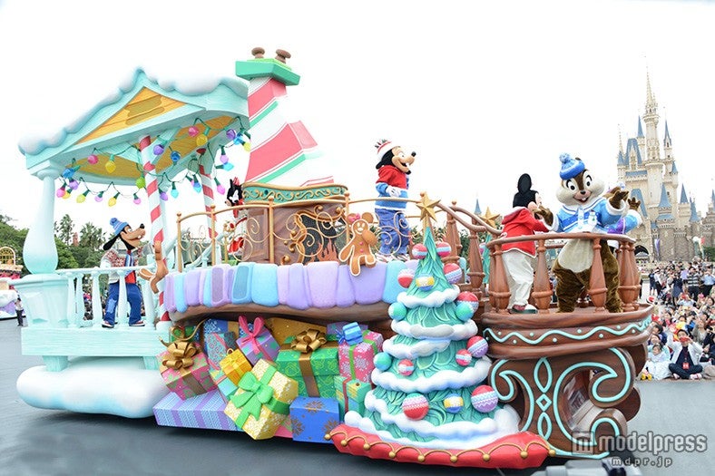 「ディズニー・クリスマス・ストーリーズ」ミッキーたちの乗るフロート
