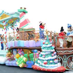 「ディズニー・クリスマス・ストーリーズ」ミッキーたちの乗るフロート