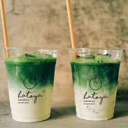 左から:抹茶ラテ 鎌倉壱 700円、抹茶ラテ 参 1100円/提供画像