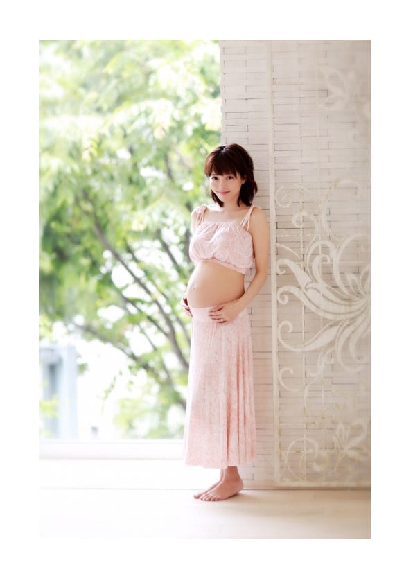 釈由美子のマタニティフォト/オフィシャルブログ(Ameba)より