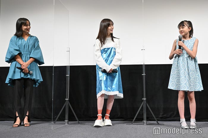 (左から)加藤ローサ、島崎遥香、新津ちせ (C)モデルプレス