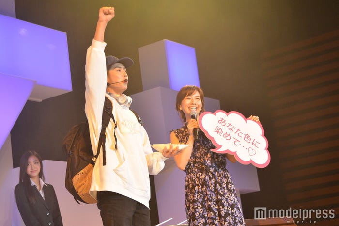田中みな実(右)への“告白”審査も (C)モデルプレス