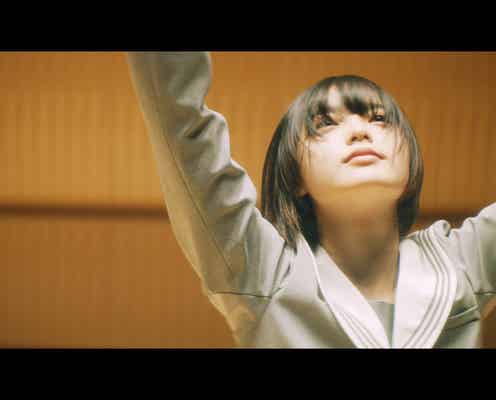 欅坂46平手友梨奈、東京ドームで初披露ソロ曲「角を曲がる」のMV公開