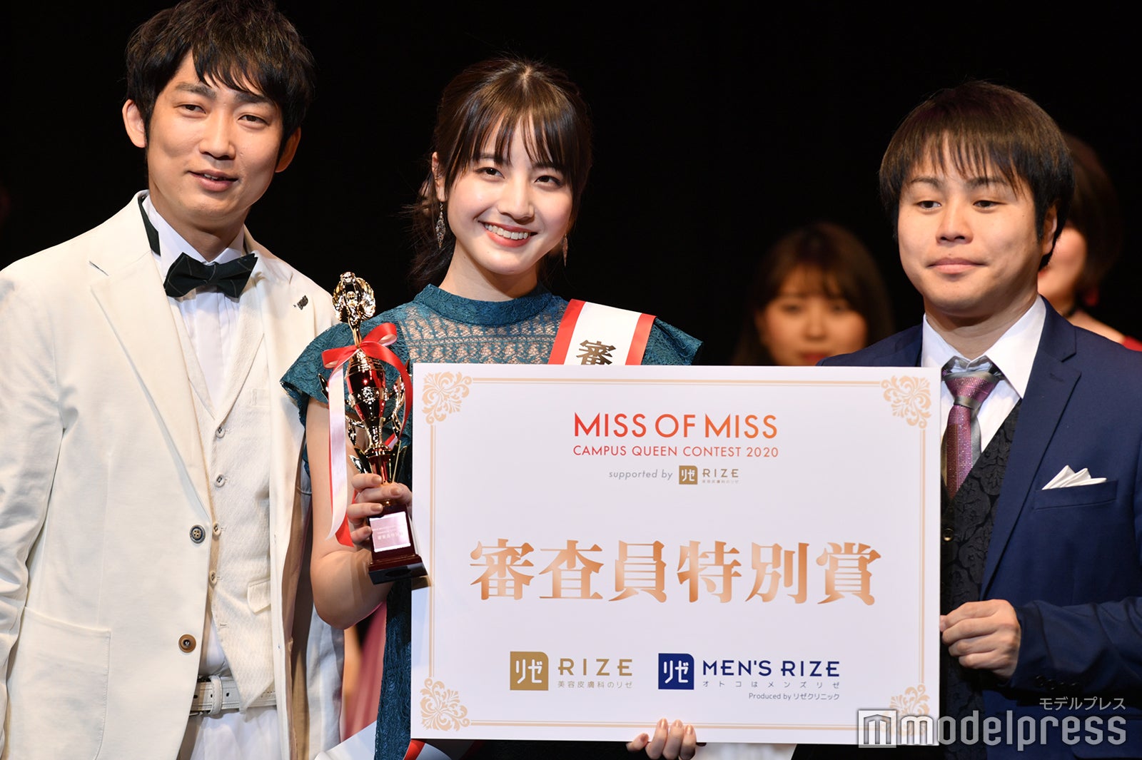 （中央）西尾ゆいさん（C）モデルプレス