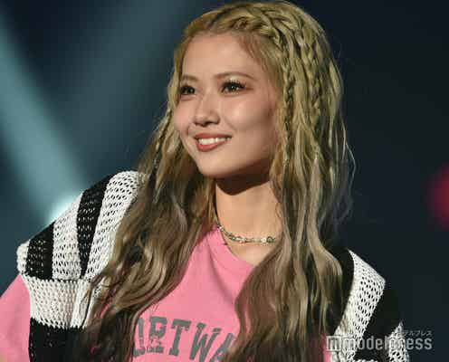 フォーエイト48あみか、ミニスカからほっそり美脚のぞかせる ハイトーンヘアが可愛い<TGC teen 2023 Summer>