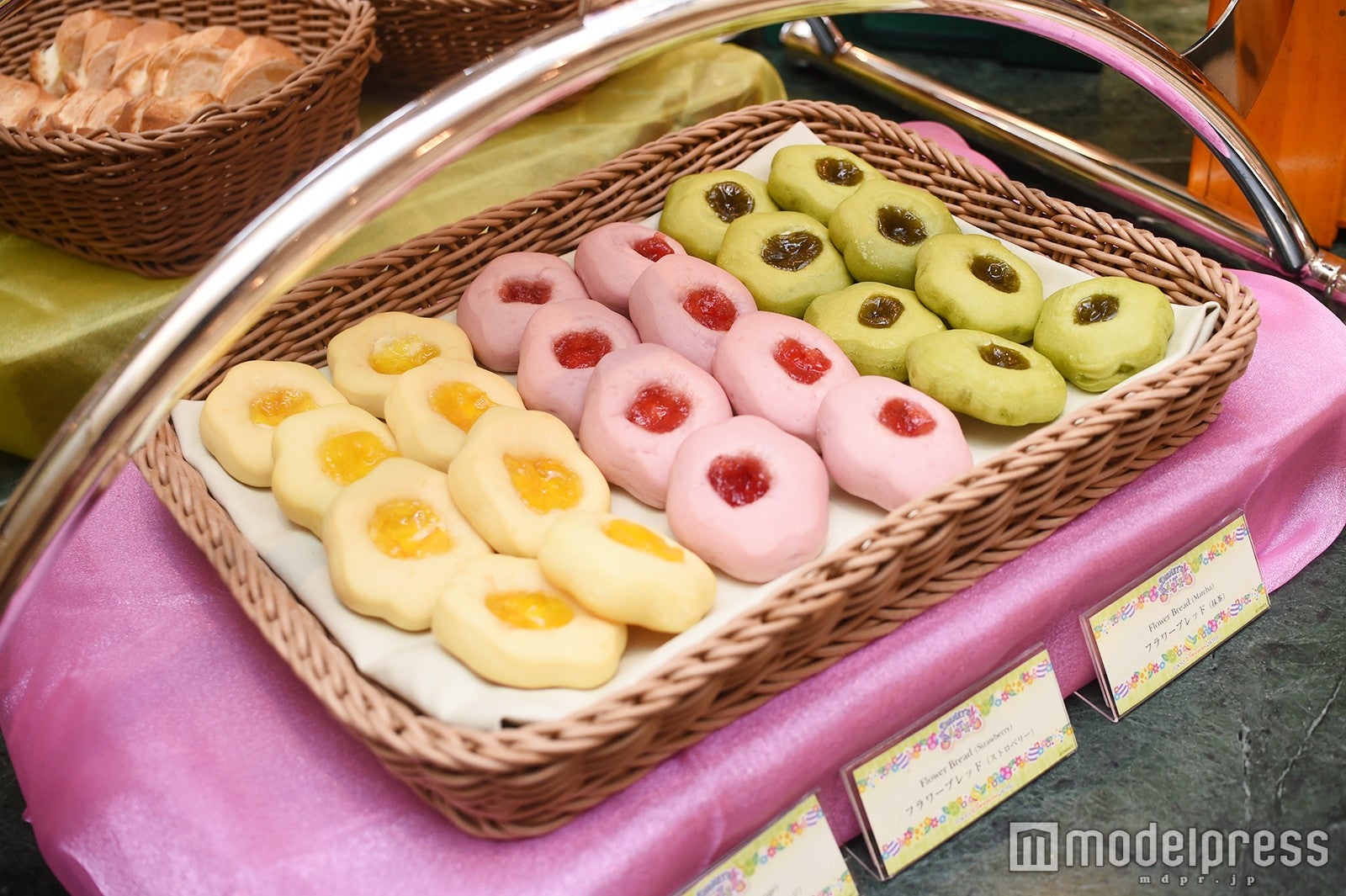 フラワーブレッド（抹茶、ストロベリー、オレンジ）／（C）モデルプレス
