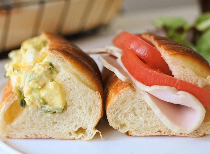 「パン・ヴィエノワ」のレシピ、具材を挟んでお食事系サンドイッチにしたところ