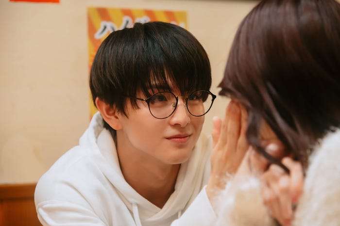 柏木悠「年下童貞くんに翻弄されてます」第1話(C)「年下童貞くんに翻弄されてます」製作委員会・MBS