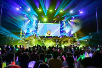 AMPTAKxCOLORSのホールツアーが愛知で開幕 全国4都市巡る 新曲も初披露