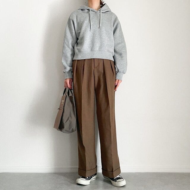 GU　パーカ　NGコーデ　タックワイドパンツ