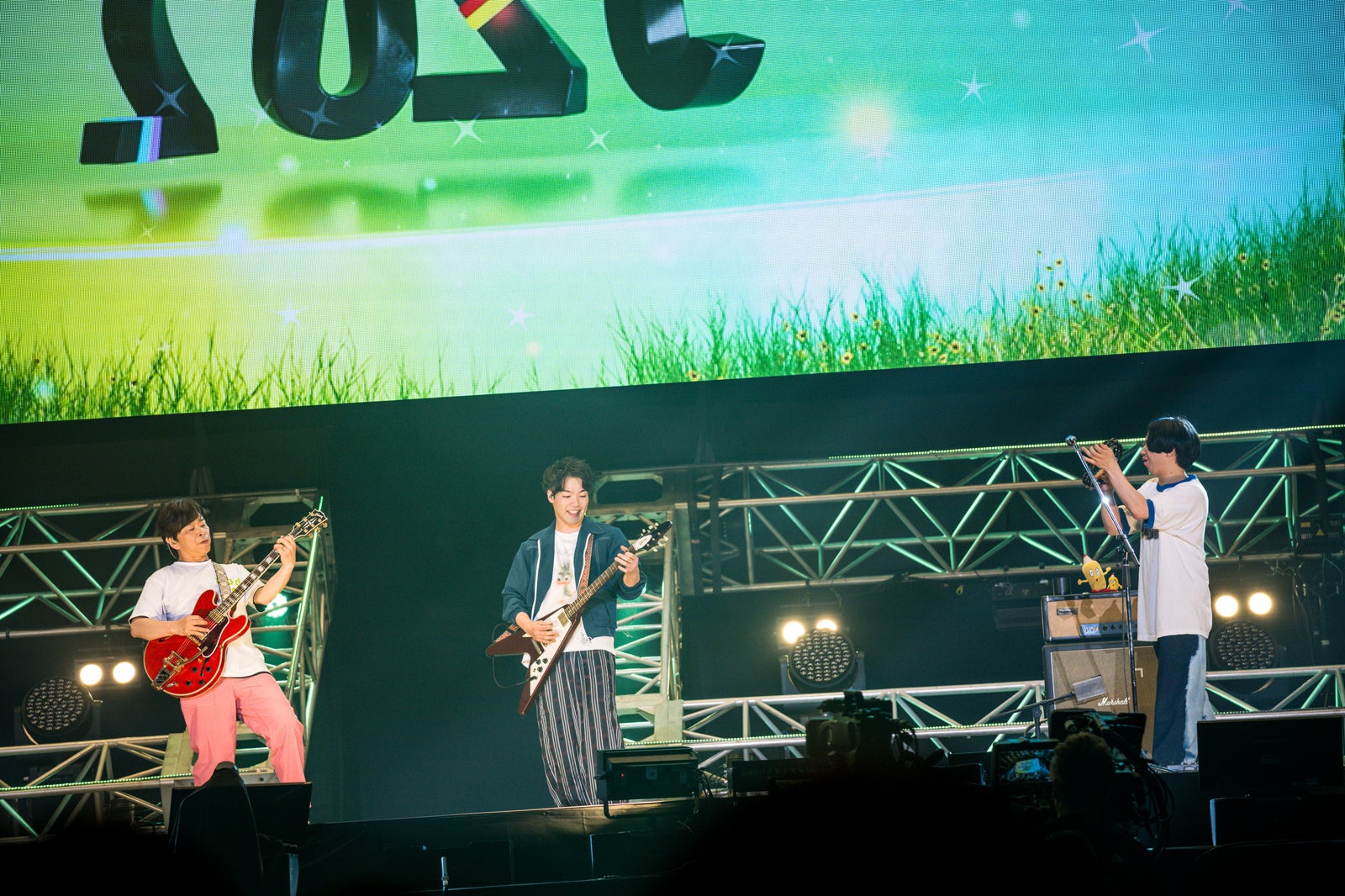 武田真一アナウンサー、マカロニえんぴつ（C）ハタサトシ／高田梓／ヨシモリユウナ