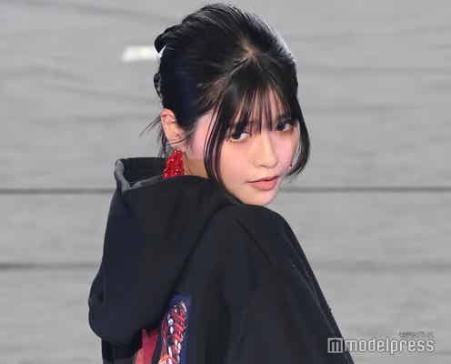 景井ひな、“超ミニ丈”スリットで太ももチラ見せ<TGC フェス 山梨 2023>