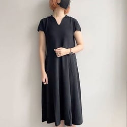 シルエットがキレイすぎる…。ユニクロの「新作ワンピース」は上質感がすごいんです