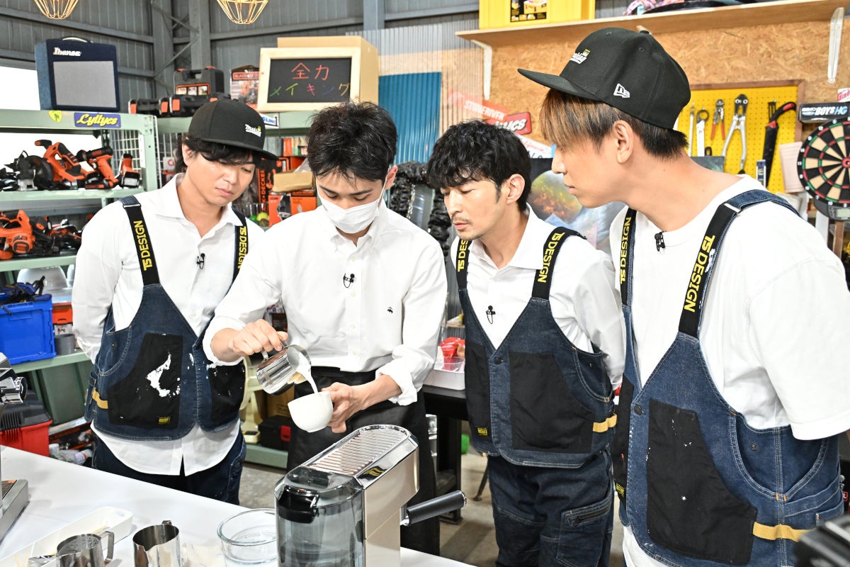 加藤シゲアキ、伊藤大貴さん、津田健次郎、小山慶一郎（C）TBS