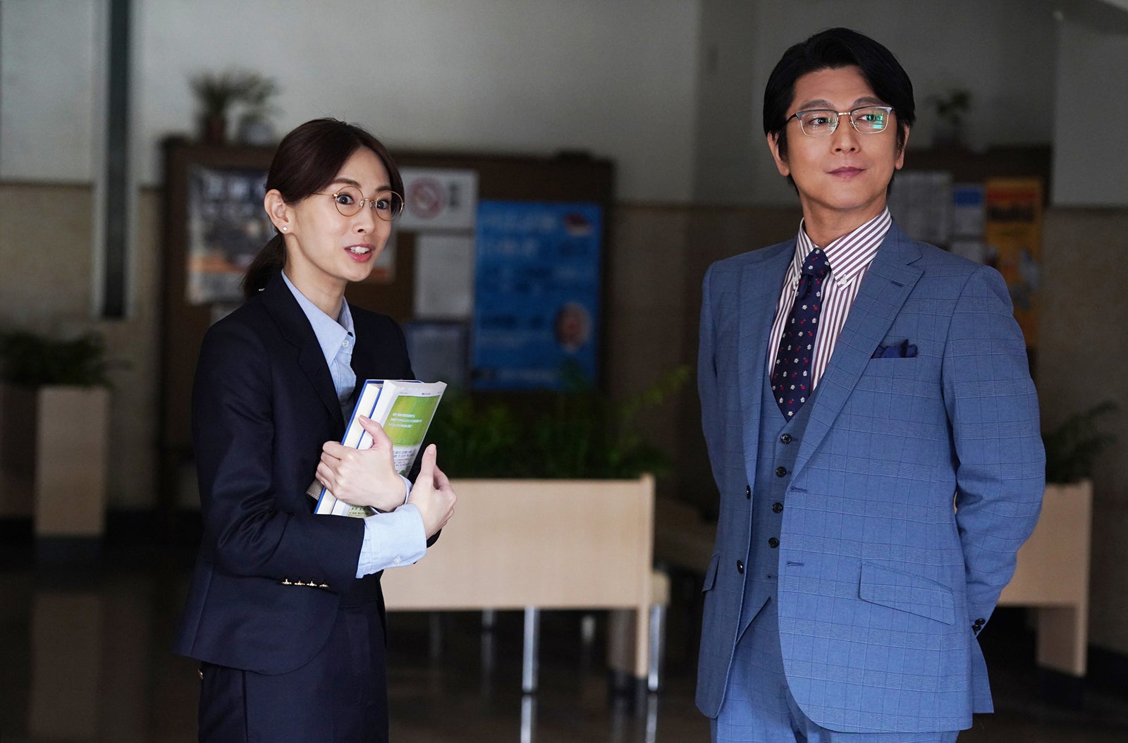 北川景子、及川光博 「女神の教室～リーガル青春白書～」第1話より（C）フジテレビ