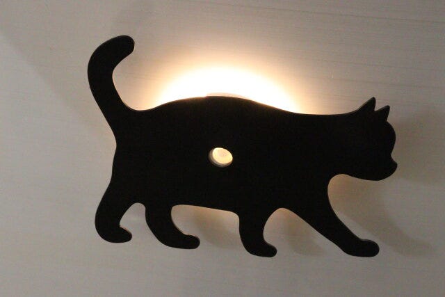 ダイソー　LEDシルエットライト　歩く猫　使用例　明るさ