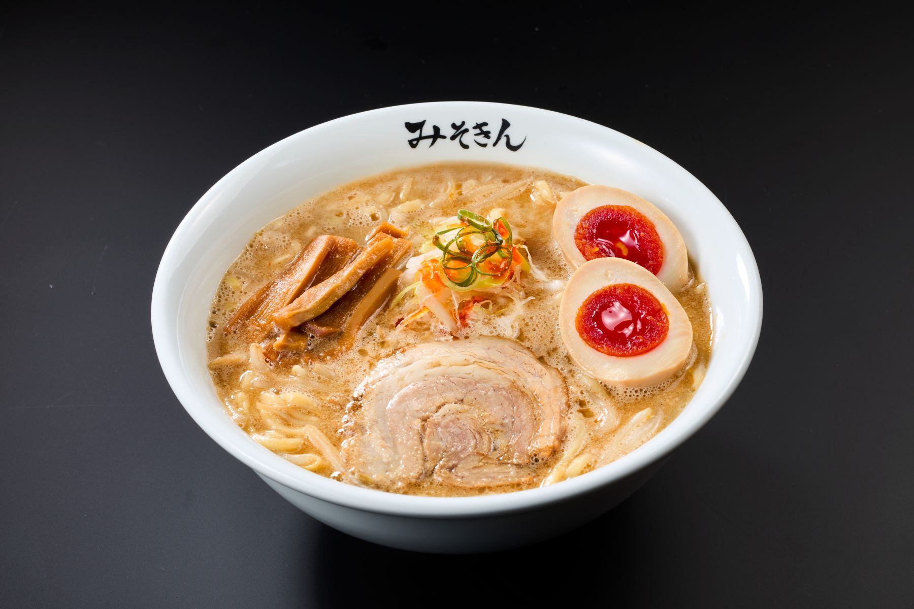 【関西初上陸】HIKAKINプロデュース「みそきん」があべのキューズモールに誕生！ こだわりの特製味噌ラーメンに注目♡