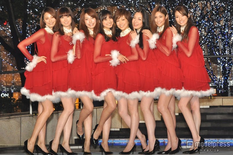 美脚美女集団・モデルガールズ、ミニワンピでXmasイルミ点灯