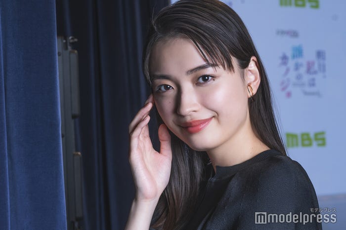 茅島みずき/衣装:ワンピース(ESTNATION)、イヤリング・イヤカフ(Jouete)/ヘアメイク:SAKURA/スタイリスト:井阪恵(C)モデルプレス