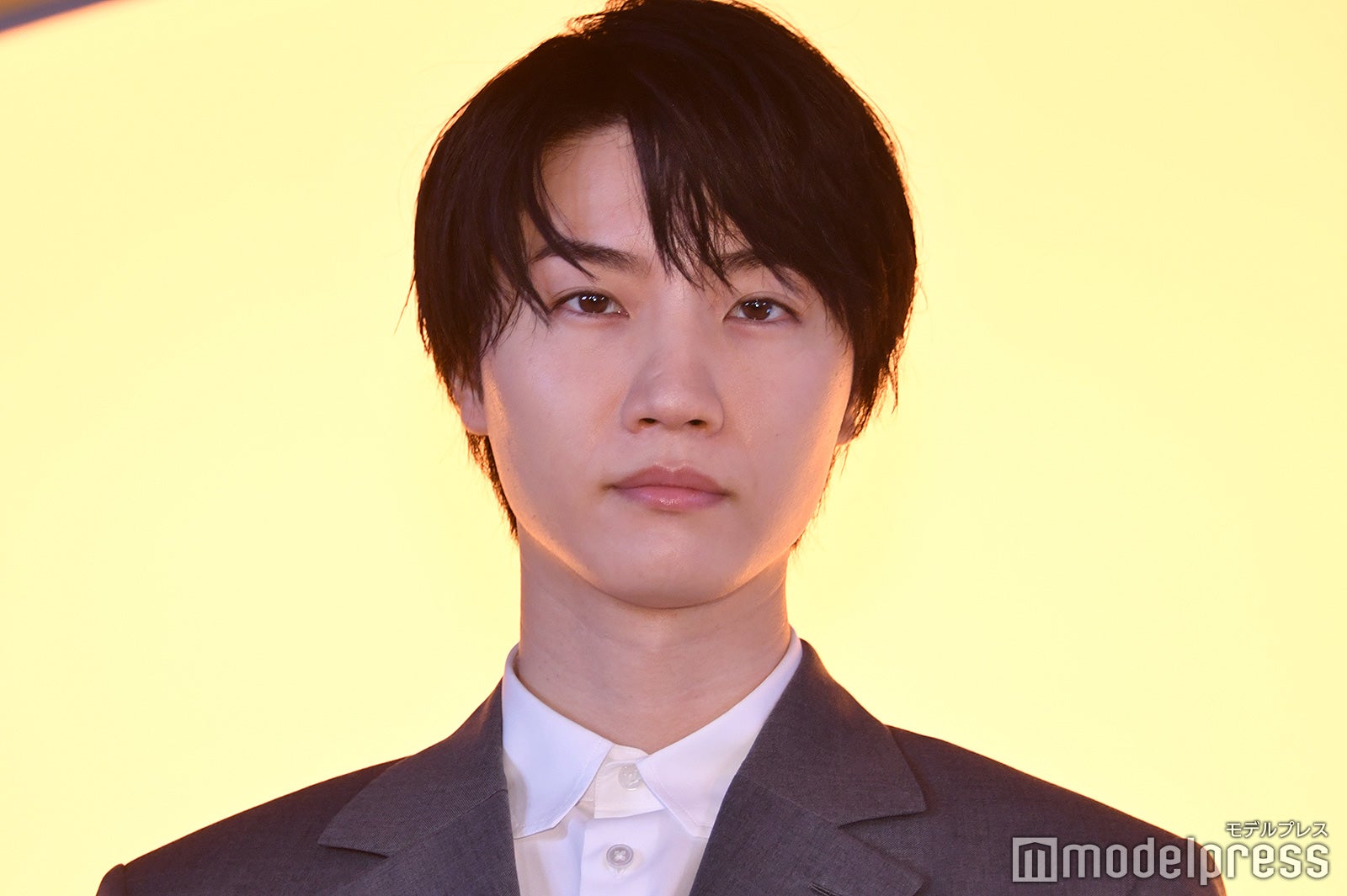 桜田通、グレースーツで登場　シャンパンは「特別な日に信頼している仲間と」＜Veuve Clicquot Solaire Culture＞