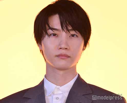 桜田通、グレースーツで登場 シャンパンは「特別な日に信頼している仲間と」<Veuve Clicquot Solaire Culture>