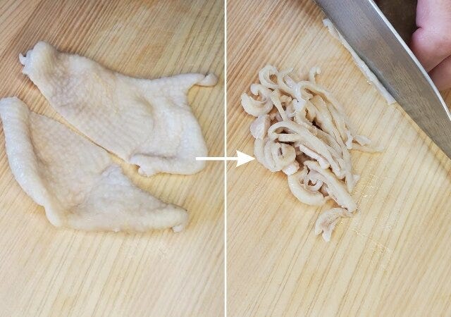 ②　鶏皮を切る。鶏皮の水分をペーパータオルでとり、半分に切って重ねせん切りにする