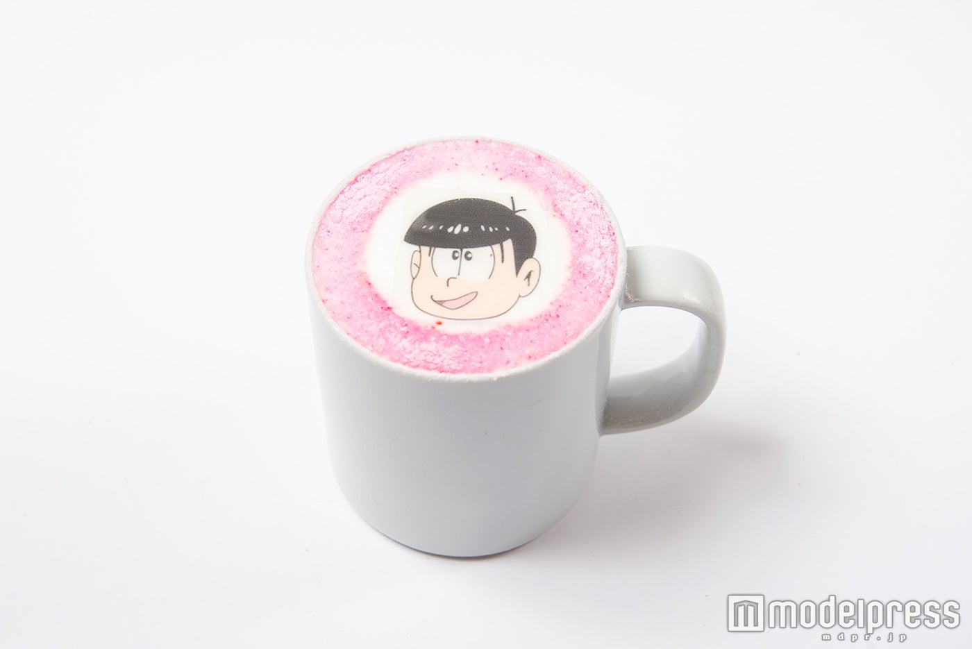 6つ子のカフェラテ（予約限定）（C）赤塚不二夫／おそ松さん製作委員会