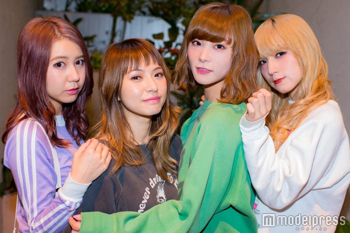 SCANDAL(左から)TOMOMI、HARUNA、RINA、MAMI(C)モデルプレス