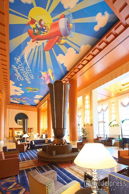 ディズニーアンバサダーホテルロビー(C)Disney