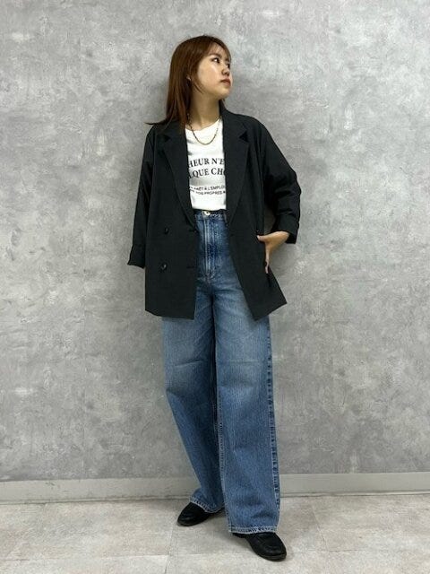 デニムパンツ　コーデ　秋