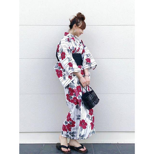 今年の花火デートはどの浴衣で行く カラー テイスト別 おしゃれで可愛い浴衣コーデ14選 モデルプレス