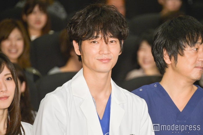 綾野剛 星野源 終了後の会場で 共演の赤ちゃん に神対応 穏やかなムード漂う モデルプレス