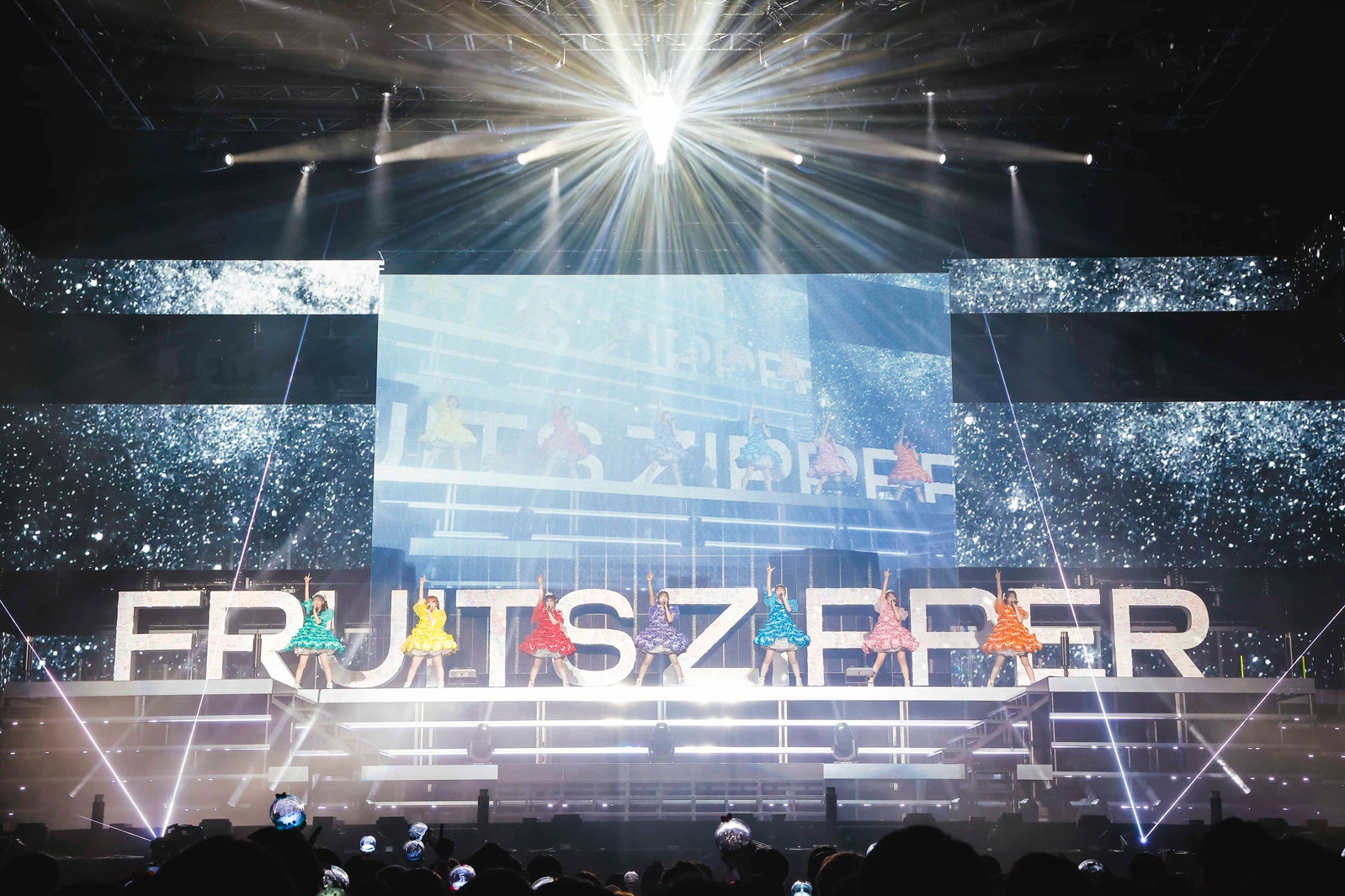 「FRUITS ZIPPER 3rd ANNIVERSARY 超めでたいライブ -さん-」より／PHOTO：ヨシモリユウナ、森好弘、高田梓