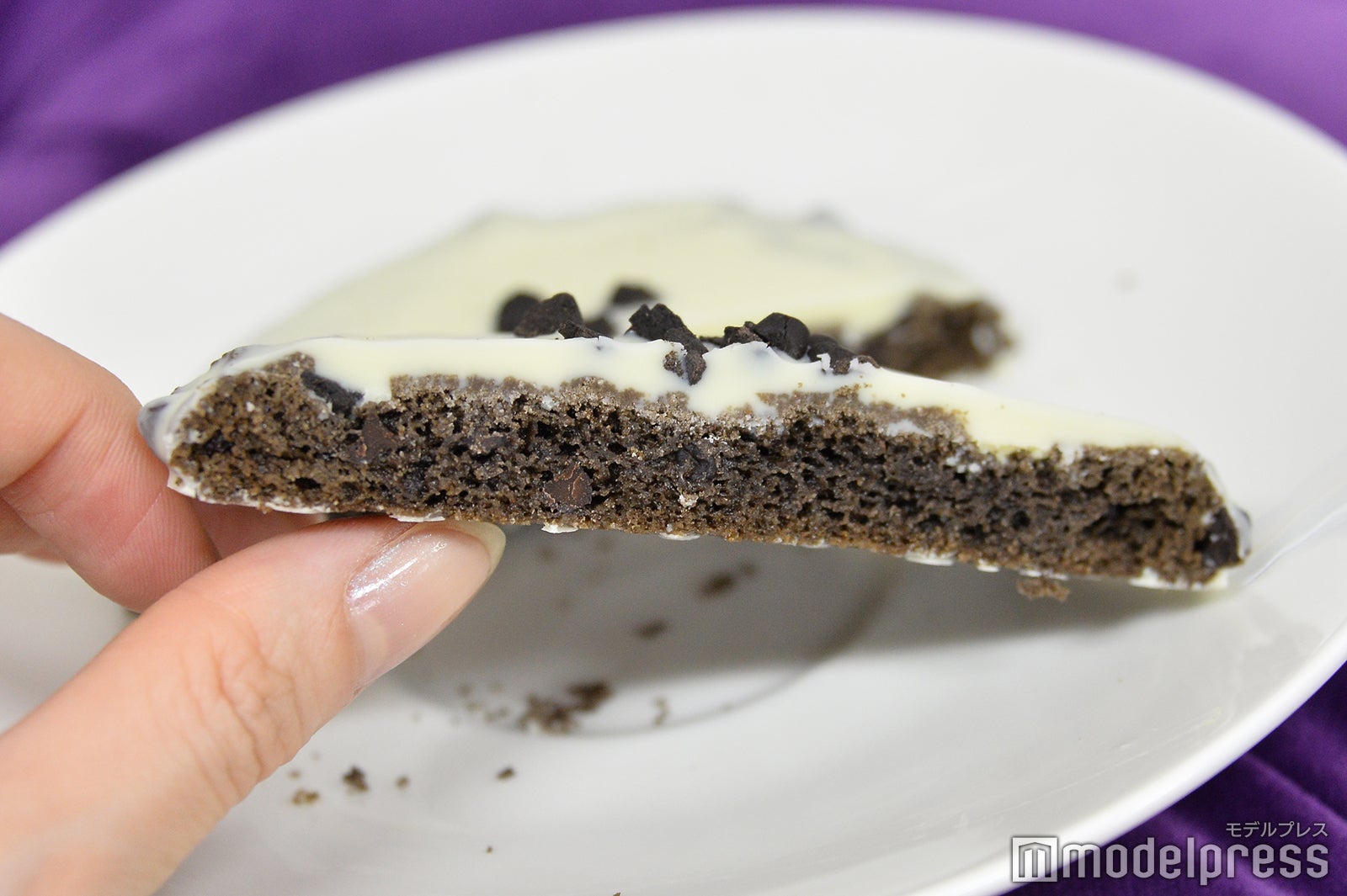 ホワイトチョコたっぷり／白いブラックサンダー チョコクッキー（C）モデルプレス