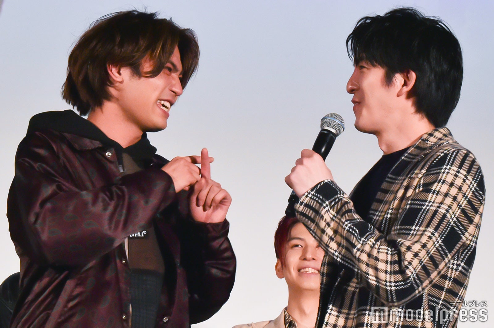 「ダメ？」と聞く板垣瑞生に「ダメ」と返す前田公輝 （C）モデルプレス